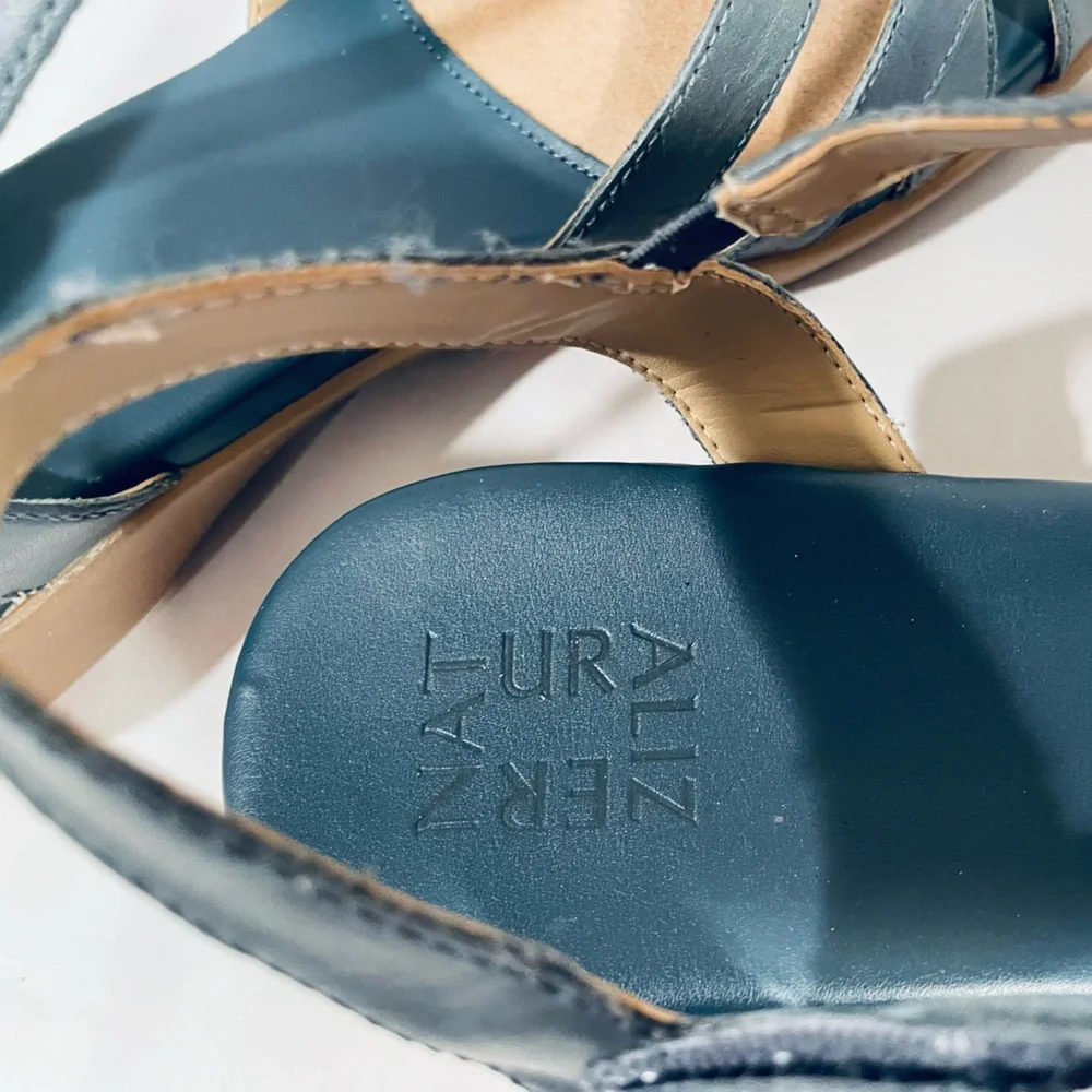 NIB! Naturalizer “Nella” Denim Blue Strappy Sandals Cushioned Footbed